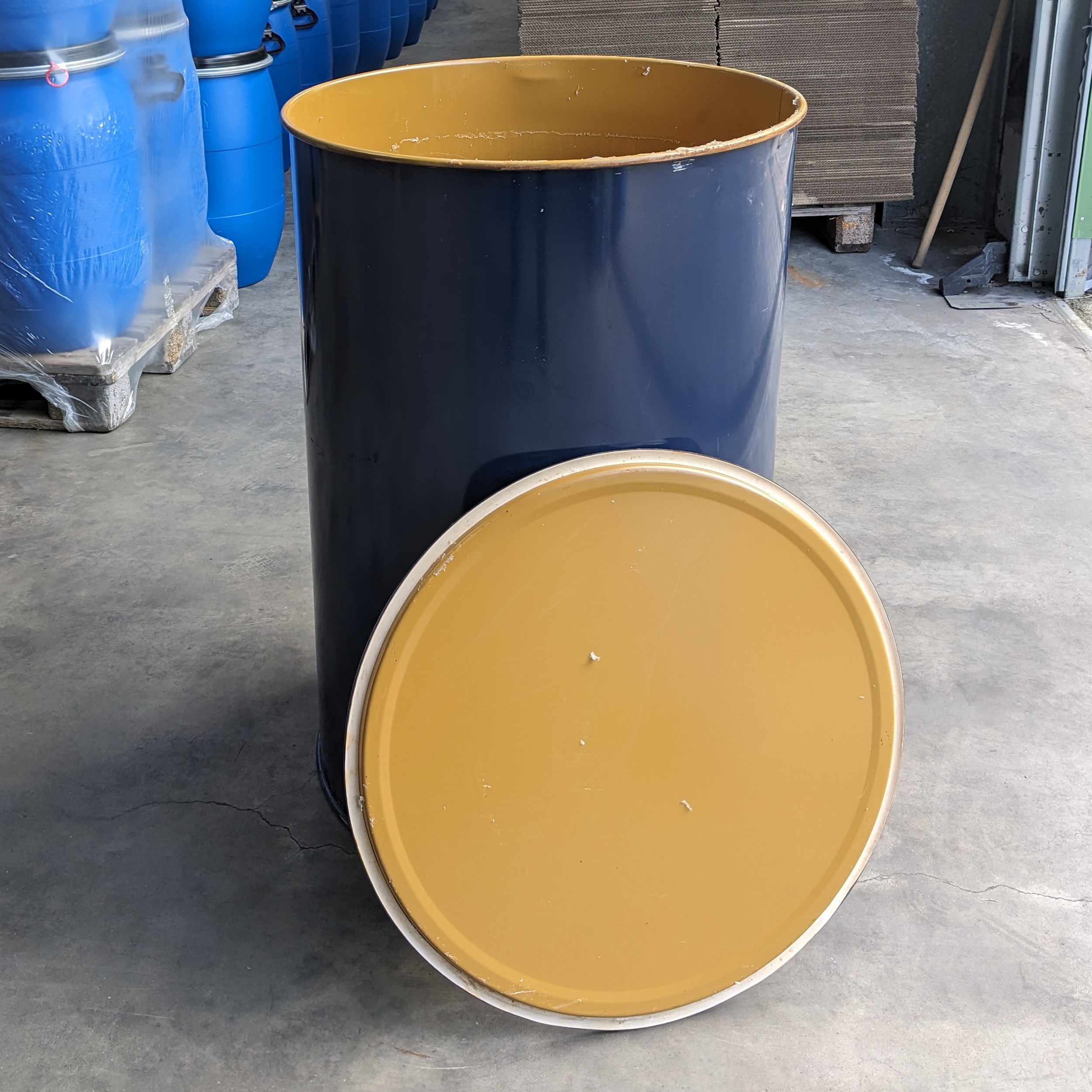 Deckelfass 200 Liter gebraucht